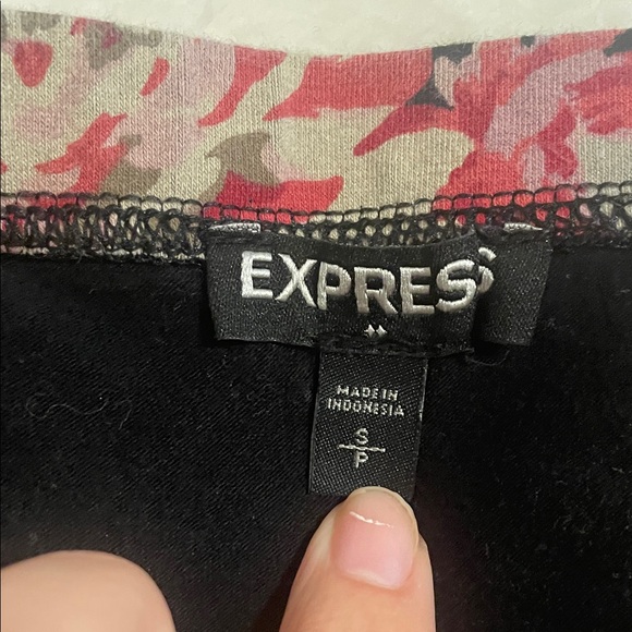 Express Black Floral Pencil Skirt - Picture 2 of 4